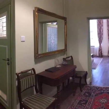 Fahrenheit House Apartment