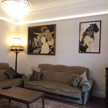 Fahrenheit House Apartment